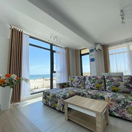 Eleven By The Sea Apartment *